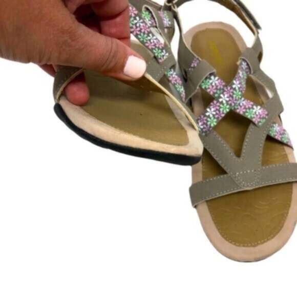 JSport | Tan with Flower Detail Velcro Closure Sandal Size 10 - Picture 9 of 12